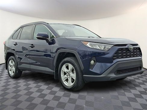 Used 2020 Toyota RAV4 XLE image 1