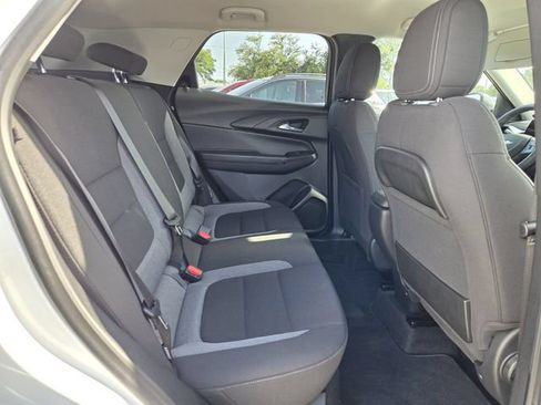 Used 2024 Chevrolet TrailBlazer LS w/ LS Convenience Package FWD image 17