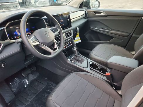 New 2026 Volkswagen Taos SE FWD image 7