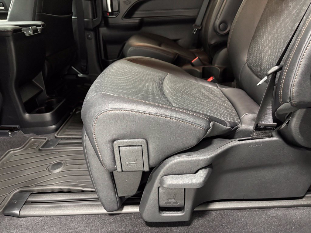 Used 2026 Toyota Sienna Limited FWD image 47