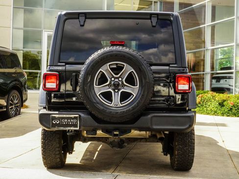 Used 2018 Jeep Wrangler Unlimited Sport S AWD/4WD image 11