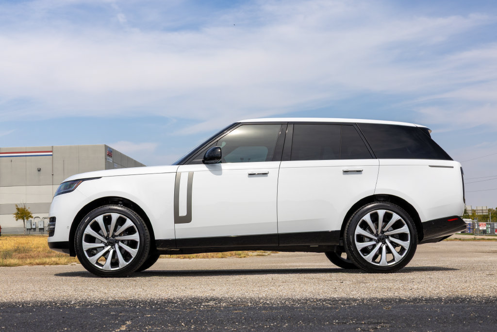 Used 2026 Land Rover Range Rover SE AWD/4WD image 4