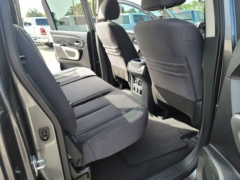 Used 2021 Nissan Titan SV w/ SV Convenience Package RWD image 15