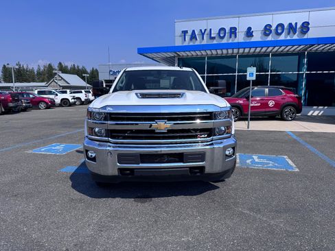 Used 2019 Chevrolet Silverado 2500 LT w/ Z71 Package, Off-Road AWD/4WD image 2
