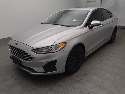 Used 2019 Ford Fusion SE image 2