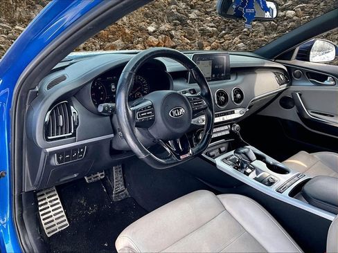 Used 2018 Kia Stinger GT2 image 12