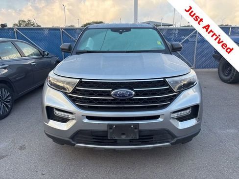 Used 2020 Ford Explorer XLT w/ Equipment Group 202A image 3