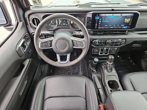 Used 2024 Jeep Wrangler Unlimited Sahara AWD/4WD image 11