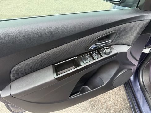 Used 2014 Chevrolet Cruze LT image 16