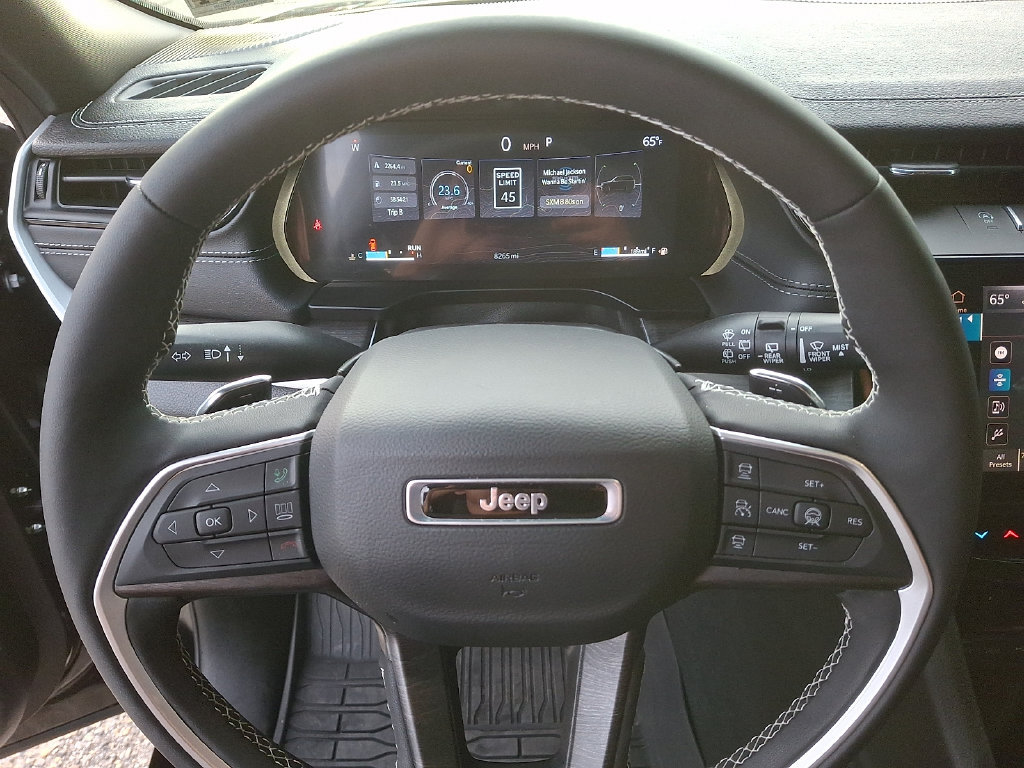 Used 2026 Jeep Grand Cherokee Limited AWD/4WD image 19