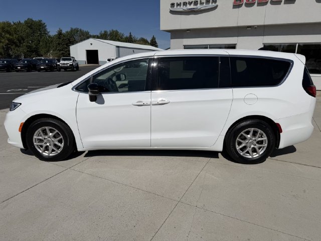 Used 2024 Chrysler Pacifica Touring-L FWD image 5