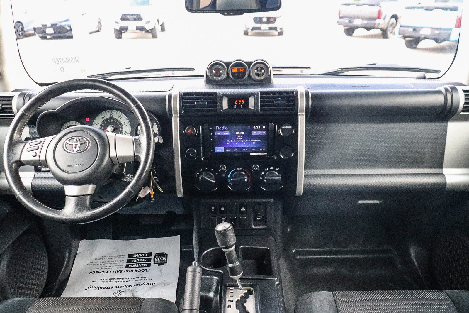 Used 2009 Toyota FJ Cruiser 2WD w/ Upgrade Pkg 2 image 13