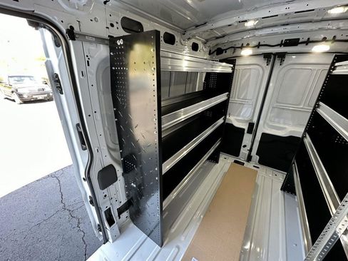 Used 2023 Ford E-Transit Medium Roof image 15