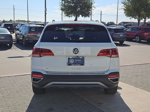 Used 2023 Volkswagen Taos SE w/ Panoramic Sunroof Package FWD image 7