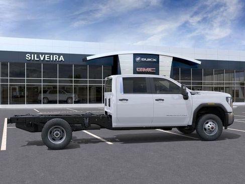 New 2025 GMC Sierra 3500 Pro w/ Convenience Package image 32