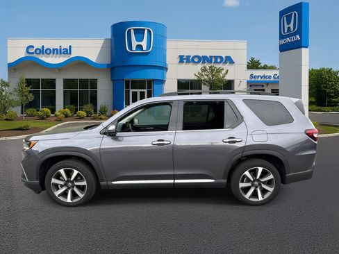 Used 2025 Honda Pilot Touring image 3
