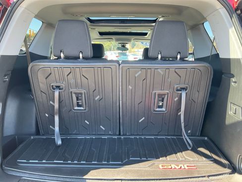 Used 2023 GMC Acadia SLE w/ Driver Convenience Package image 28