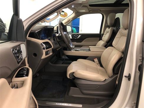 Used 2024 Lincoln Navigator Reserve image 31