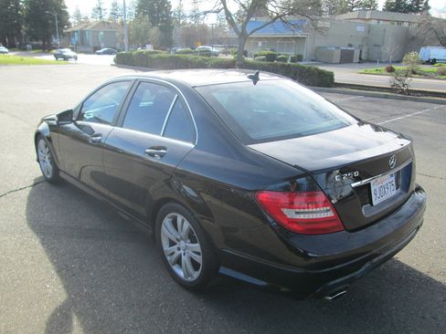 Used 2013 Mercedes-Benz C 250 Sedan image 5