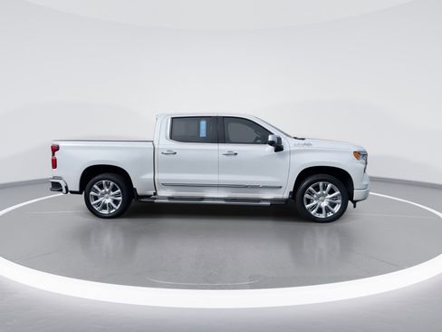 Used 2024 Chevrolet Silverado 1500 High Country w/ High Country Premium Package image 3
