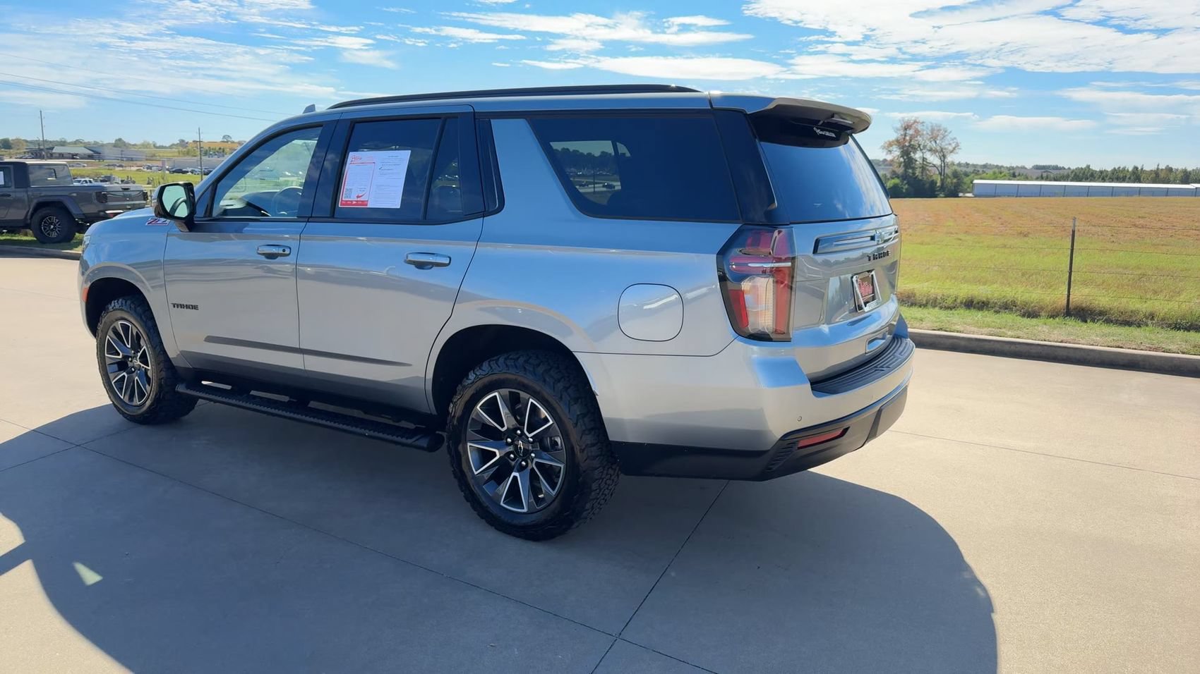 Used 2023 Chevrolet Tahoe Z71 w/ Luxury Package AWD/4WD image 5