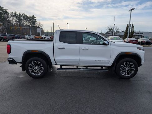 Used 2024 GMC Canyon Denali image 7