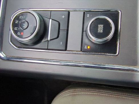 Used 2018 Ford Expedition Max XLT image 11