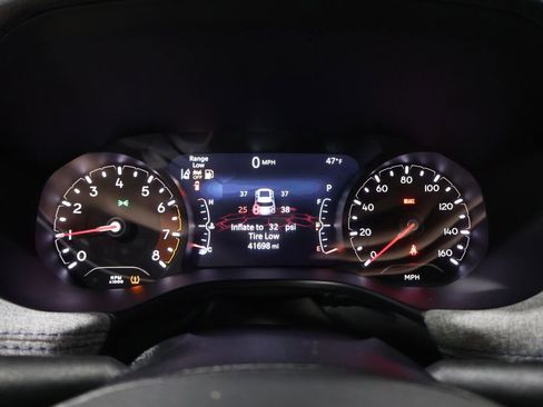 Used 2024 Jeep Compass Latitude image 38