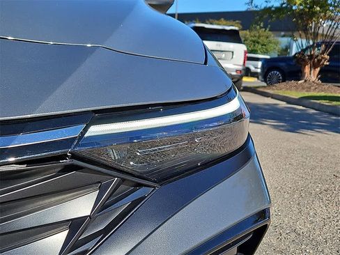 Certified 2024 Hyundai Elantra SEL w/ Convenience Package image 9