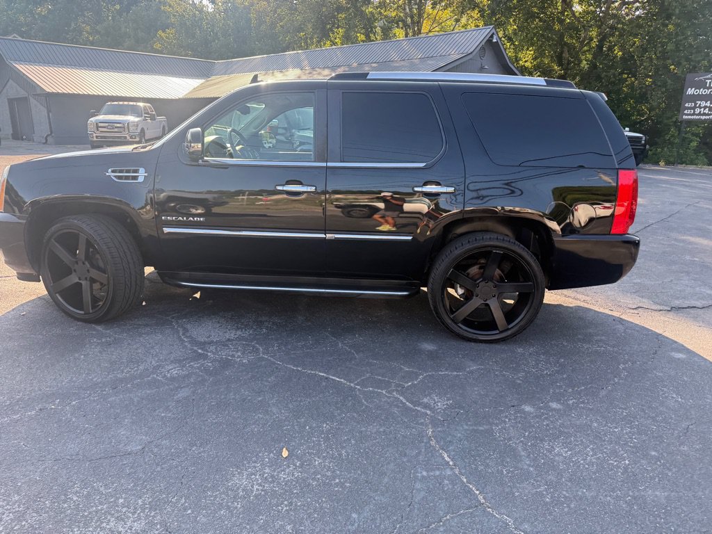 Used 2011 Cadillac Escalade AWD image 23