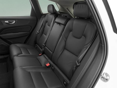 Used 2023 Volvo XC60 B5 Ultimate w/ Climate Package FWD image 17