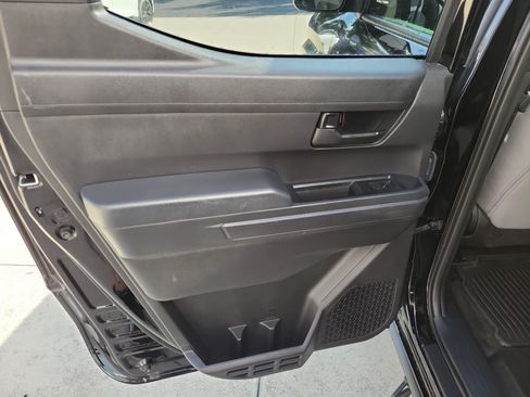 Certified 2025 Toyota Tacoma SR5 AWD/4WD image 28