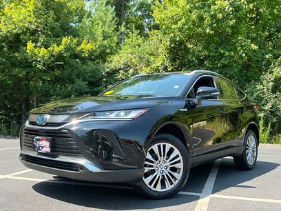 Used 2021 Toyota Venza XLE w/ Carpet Mat Package (TMS)