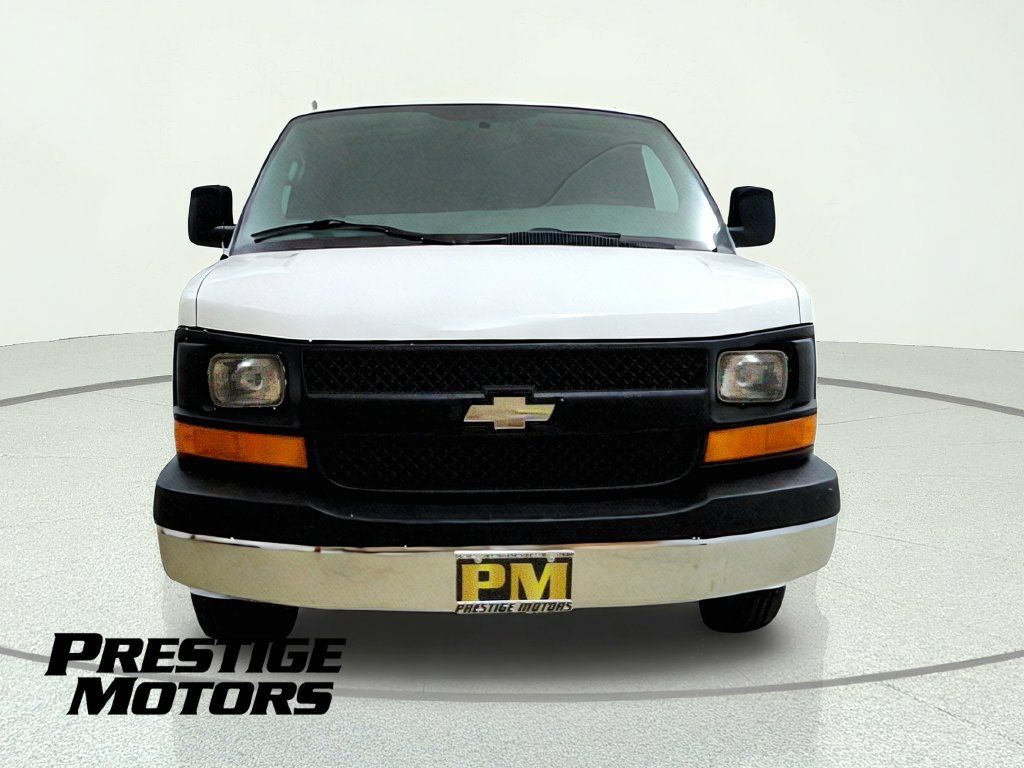 Used 2014 Chevrolet Express 2500 Extended RWD image 2