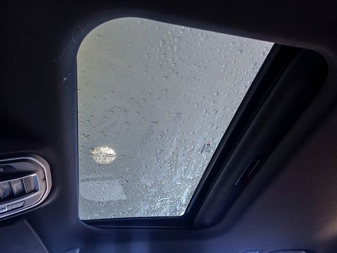 New 2025 Jeep Grand Cherokee Altitude image 21