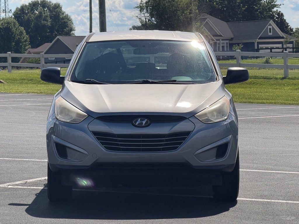 Used 2011 Hyundai Tucson GL FWD image 2