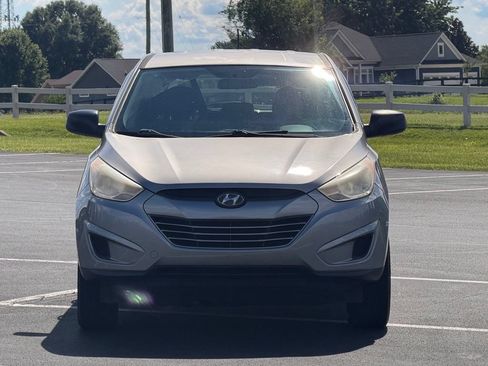 Used 2011 Hyundai Tucson GL FWD image 2