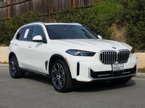 Used 2025 BMW X5 xDrive50e w/ Parking Assistance Package image 2