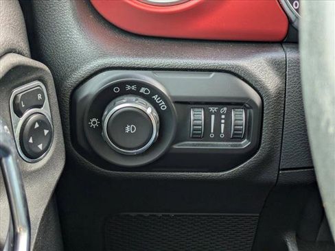 Used 2021 Jeep Wrangler Unlimited Rubicon image 10