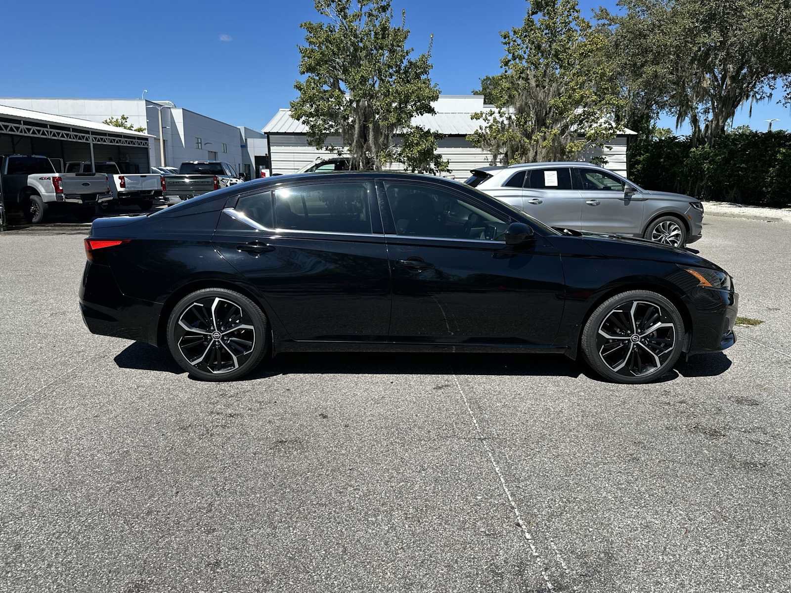 Used 2024 Nissan Altima 2.5 SR FWD image 7