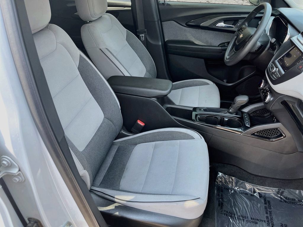 Used 2021 Chevrolet TrailBlazer LT AWD/4WD image 28
