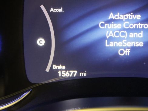 Used 2023 Chrysler Pacifica Pinnacle image 9