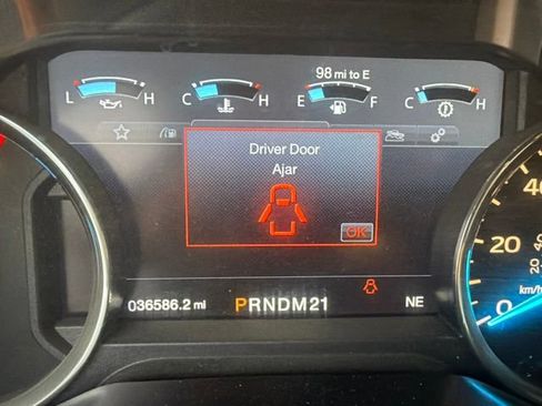 Used 2015 Ford F150 Lariat w/ Equipment Group 502A Luxury AWD/4WD image 15
