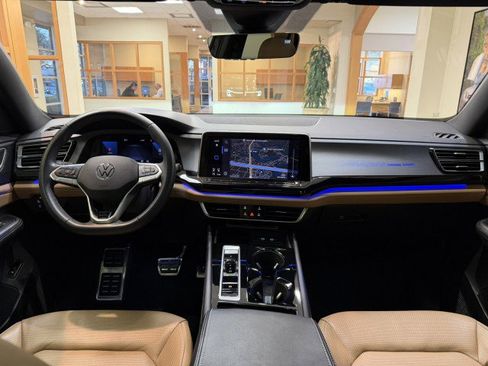 Used 2024 Volkswagen Atlas Cross Sport SEL R-Line image 10