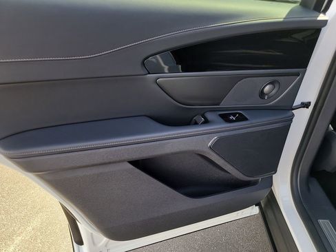 Used 2024 Lincoln Nautilus Reserve w/ Equipment Group 202A image 9