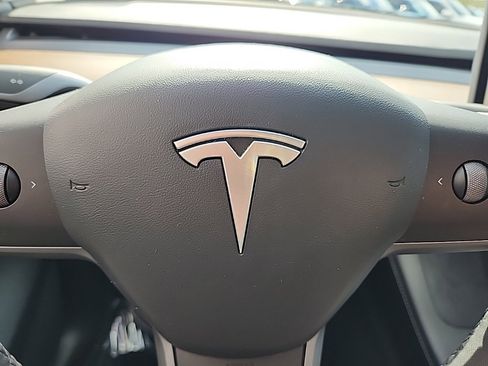 Used 2021 Tesla Model Y Performance image 36