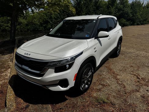 Used 2023 Kia Seltos LX AWD/4WD image 12