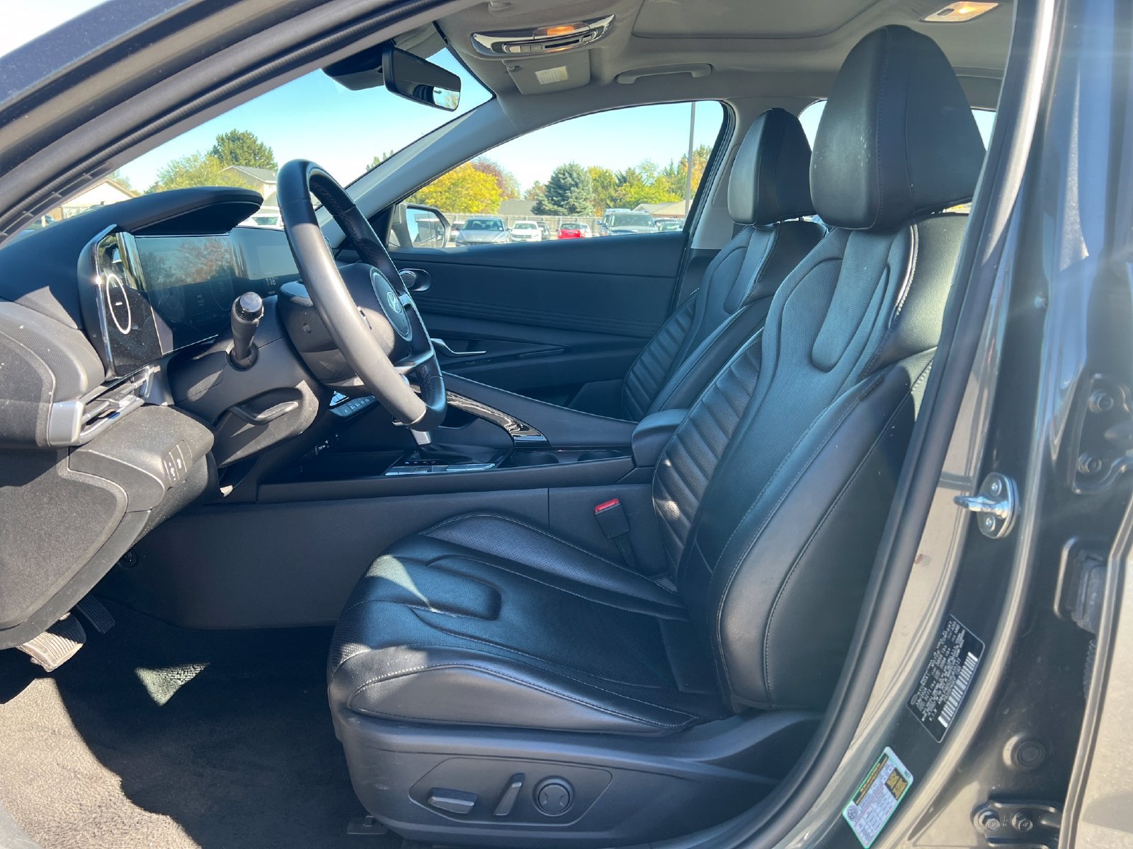 Certified 2024 Hyundai Elantra Limited FWD image 9