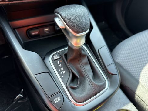 Used 2025 Kia Soul LX w/ LX Technology Package FWD image 21