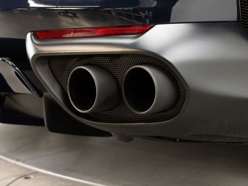 Used 2020 Ferrari 812 Superfast RWD image 33